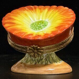 Poppy Flower Pedestal Porcelain Trinket Box, Peint Main France, Mint, Rare A791